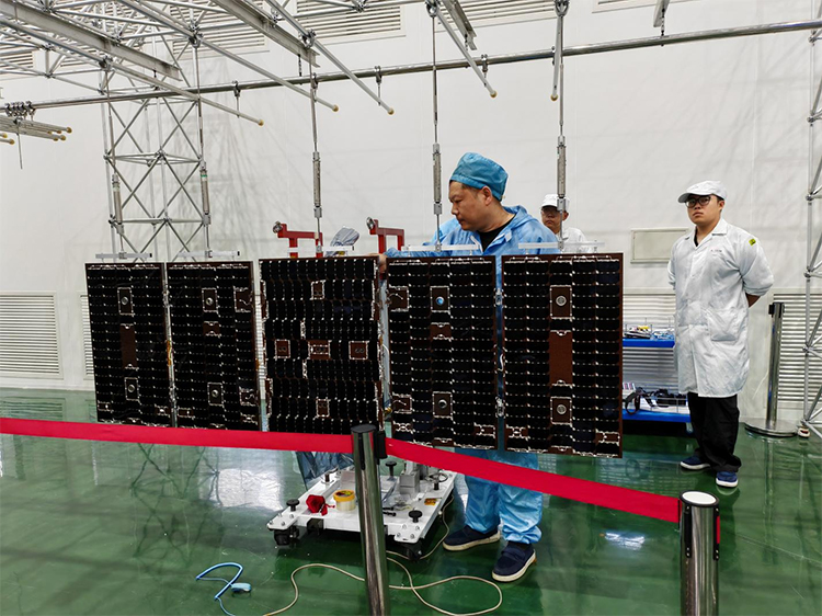 全球首颗！武汉大学“人民健康号”卫星成功发射入轨 工程与技术创新的里程碑